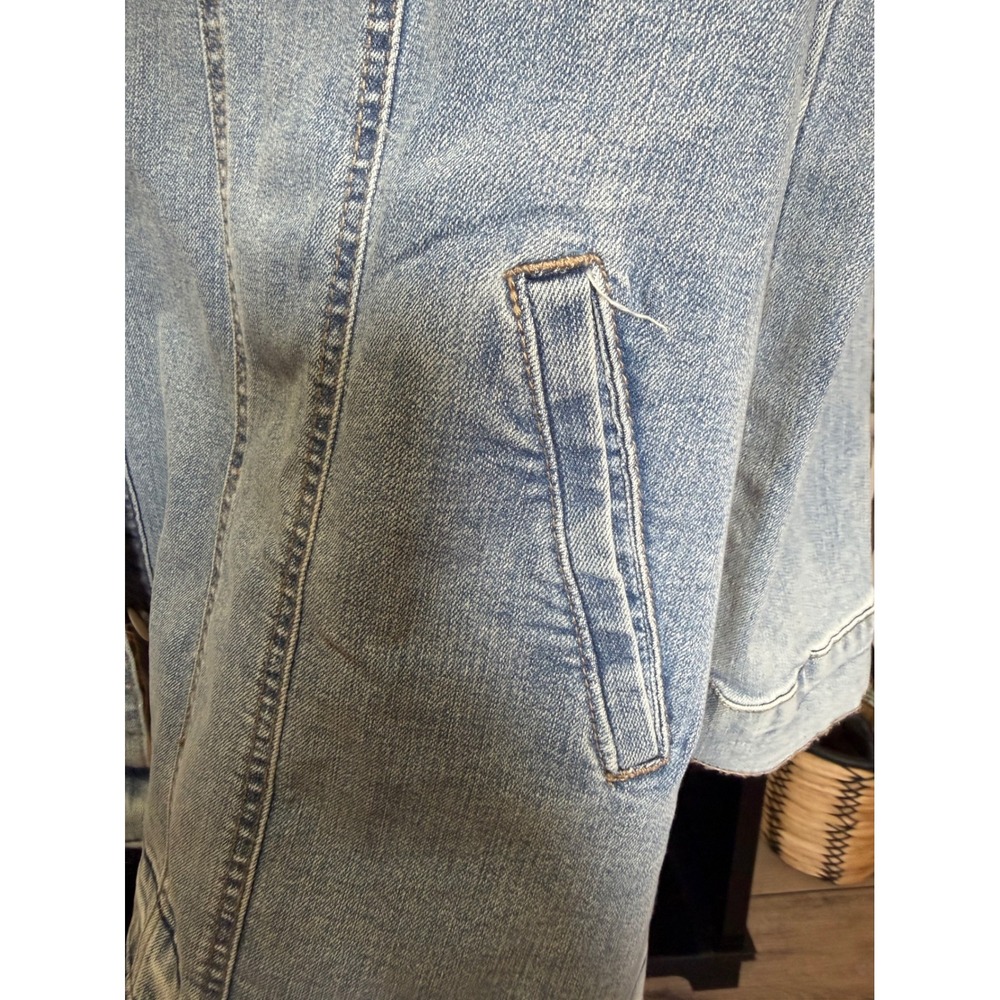 LOGO Lori Goldstein Denim Jacket Light Wash Raw Hem Longline Trucker Blue 6 - Picture 5 of 10